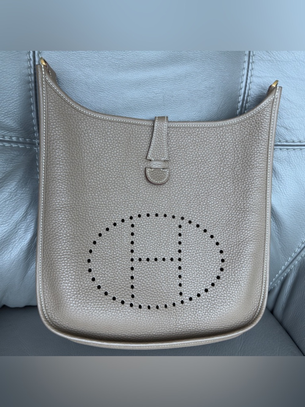 Hermès Evelyne III 29 Bag – Etoupe – Clemence Leather – Gold Hardware - Picture 17 of 17